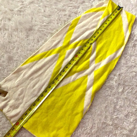 Yellow scarf - Picture 3 of 7